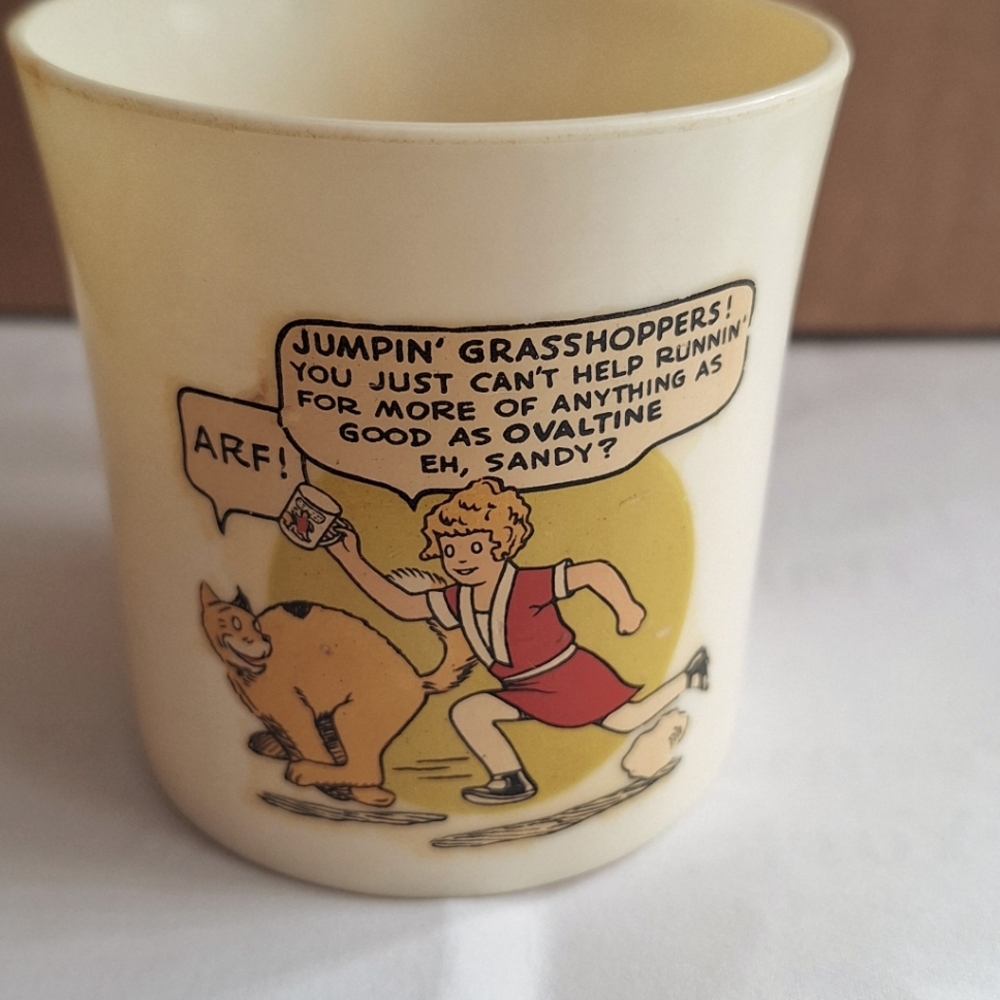Vintage LITTLE ORPHAN ANNIE & Sandy Beetleware Ovaltine Handled Plastic Cup Mug